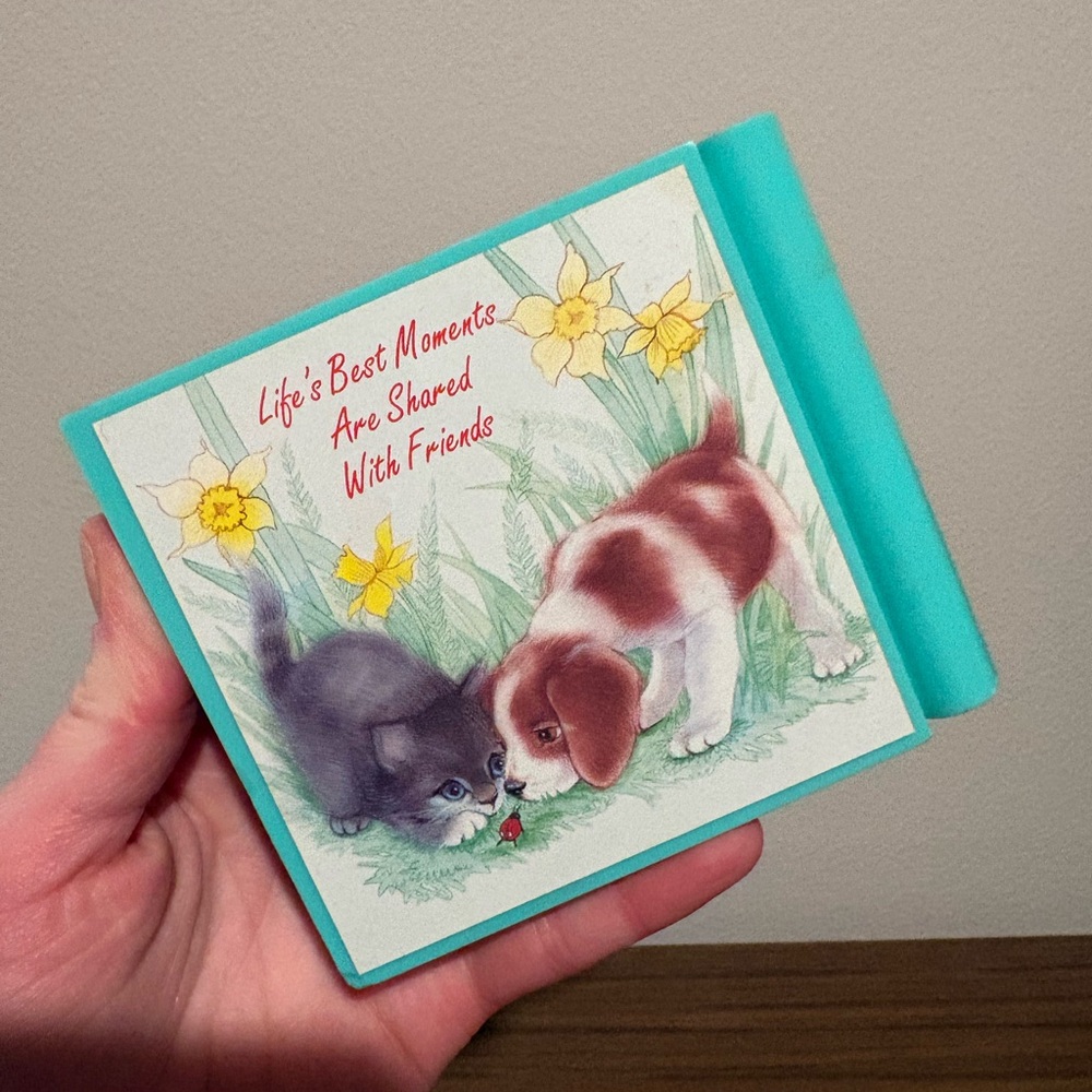 Vintage Magnetic Hold-A-Note Kitten Puppy Blue Daffodil KITSCHY VINTAGE- READ